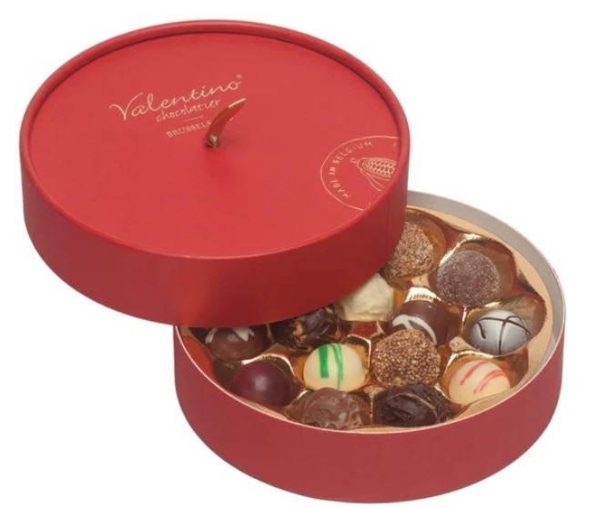 ROUND RED BOX - CUTIE CU 15 TRUFE DE CIOCOLATĂ VALENTINO
