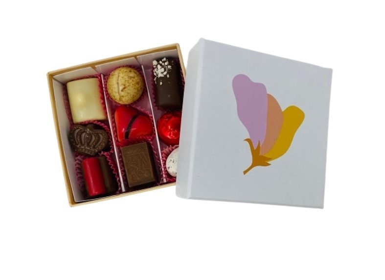 CUTIE CU CIOCOLATĂ BELGIANĂ VALENTINO BRIGHT BLOOM BOX 110G