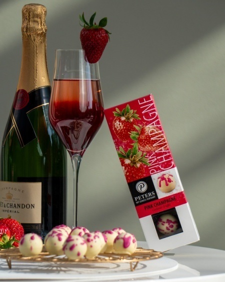 Praline artizanale Pink Champagne și ciocolata alba Peters 62g